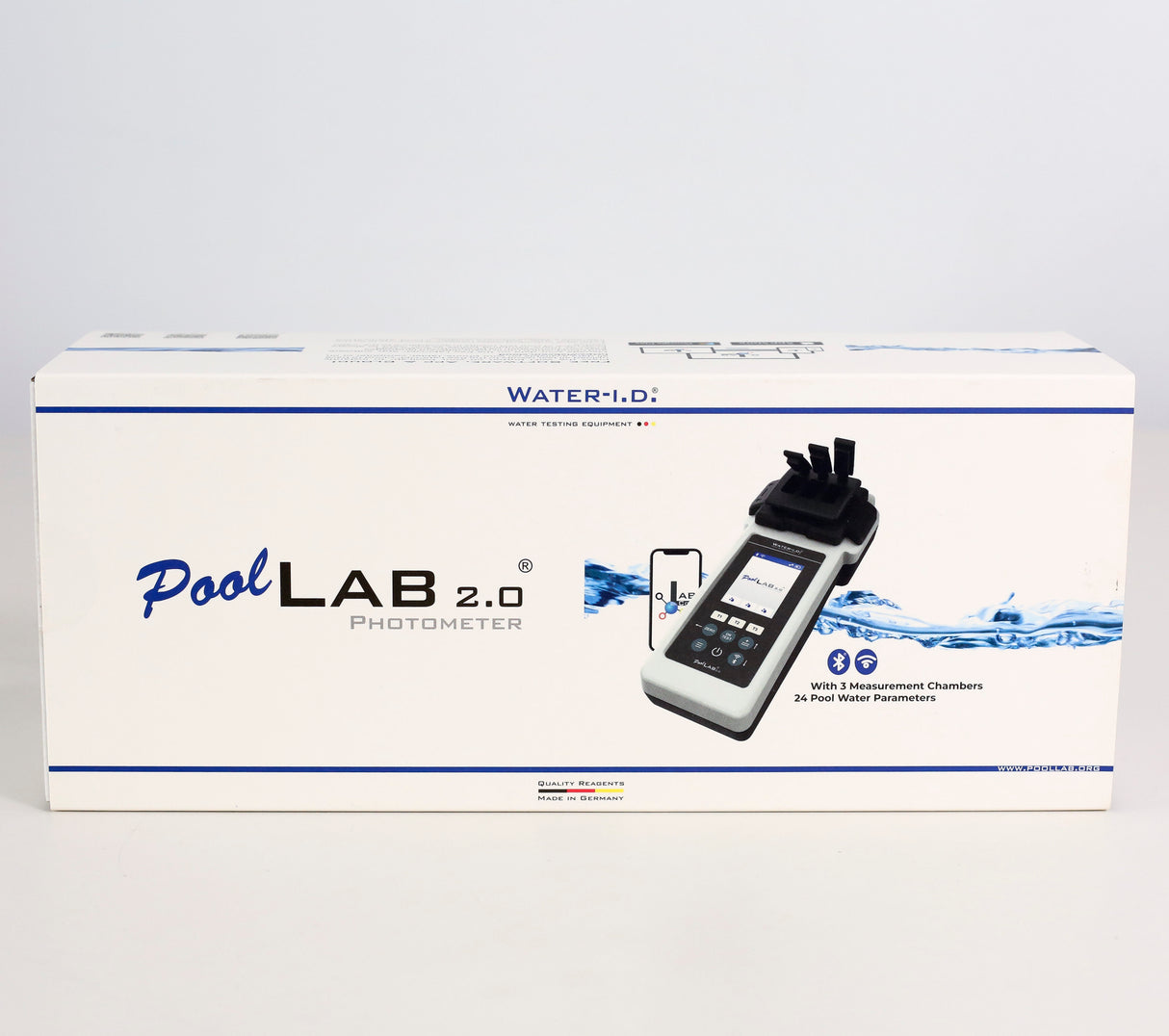 Fotómetro PoolLAB 2.0 en su caja, con el dispositivo y display visible sobre el empaque blanco.