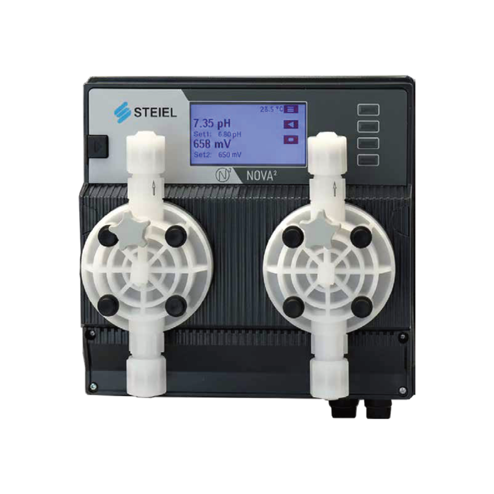 Pantalla y sensores de la LÍNEA NOVA² Pool, unidad de control STEIEL con dos medidores circulares y conectores, muestra pH en display.