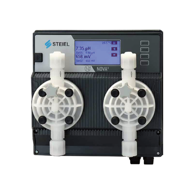 Pantalla y sensores de la LÍNEA NOVA² Pool, unidad de control STEIEL con dos medidores circulares y conectores, muestra pH en display.